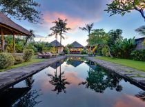 Villa Belong Dua, Piscine et jardin